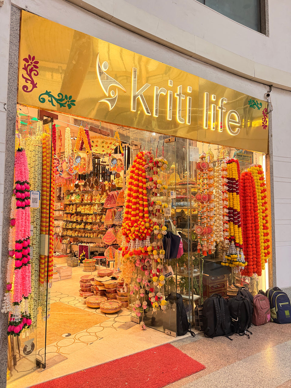 Kriti Life 108, DLF City Centre